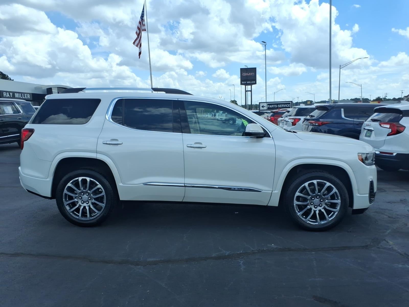 2023 GMC Acadia Denali